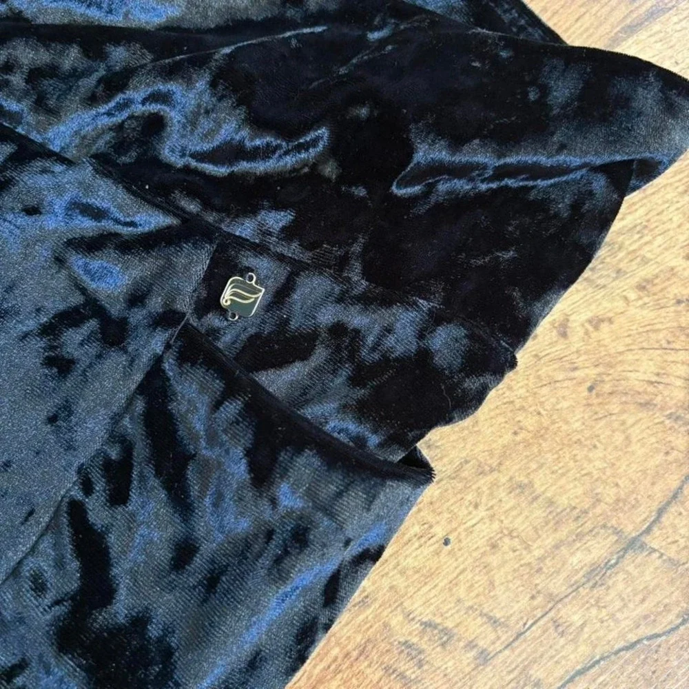 Black velvet leggings by Fabletics size XL,‎ comfy, casual